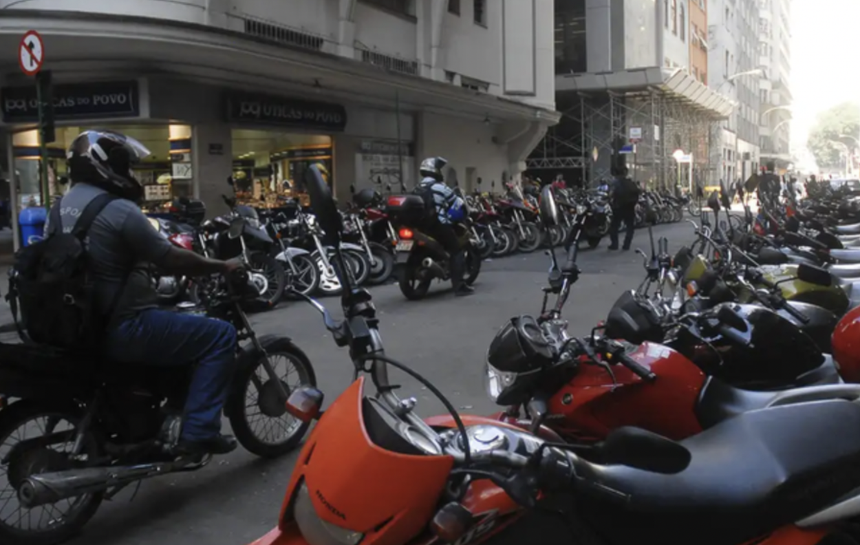 ADICIONAL DE PERICULOSIDADE PARA MOTOCICLISTAS FOI SANCIONADA, COM 120 DIAS DE VACÂNCIA